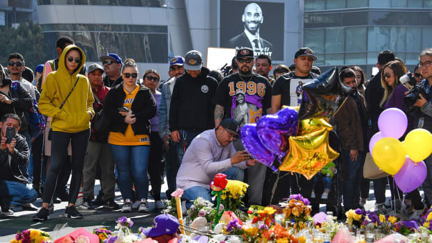 kobe-bryant-staples-center-memorial-lead